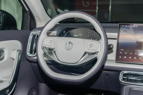 10万级纯电家轿该选谁？这款纯电车上市即热销，月销破万不是梦